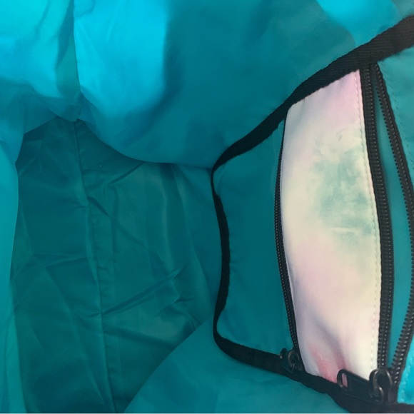 ESVAN Beach Pool Gym tote bag with various zippered compartments water resistant - Picture 6 of 11